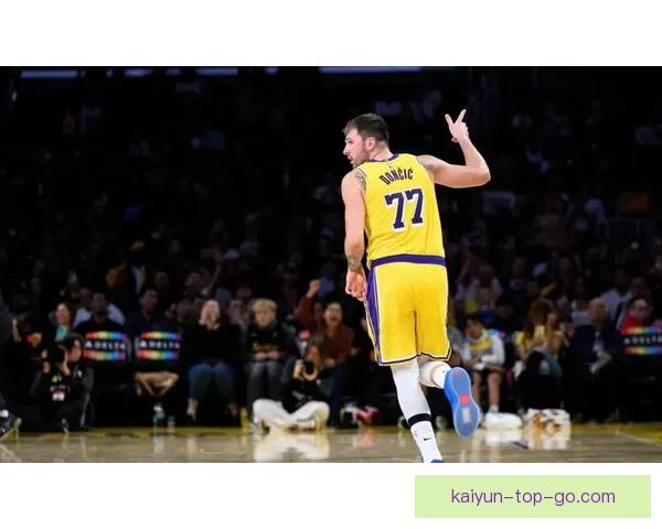 湖人首节崩盘大比分落后雷霆 东契奇状态低迷里夫斯伤情成疑